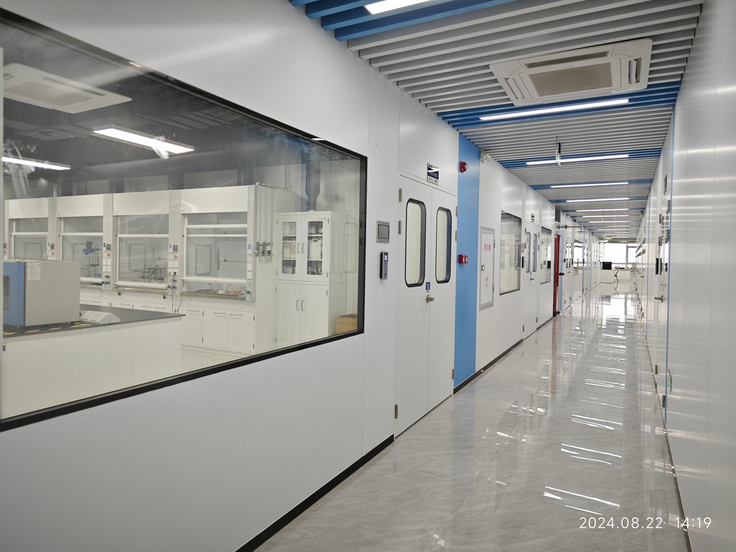 Laboratory corridor at the SUMDA R&D centre
